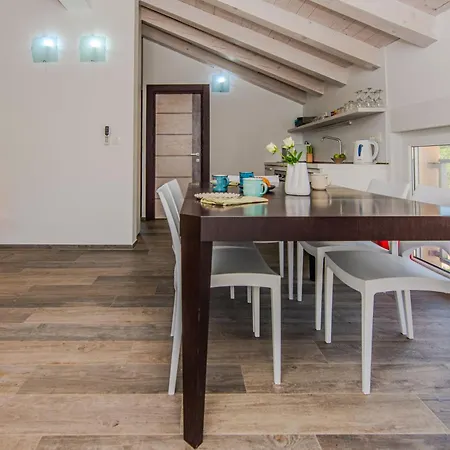 Sandy With Outdoor Pool, Few Seconds From The