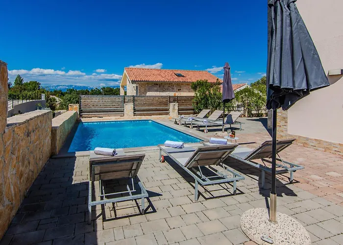 Sandy With Outdoor Pool, Few Seconds From The Apartmanhotel 4*