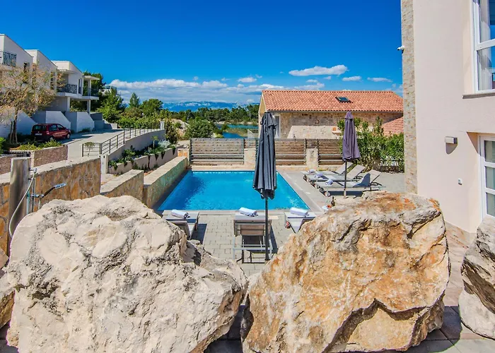 Aparthotel Sandy With Outdoor Pool, Few Seconds From The 4*