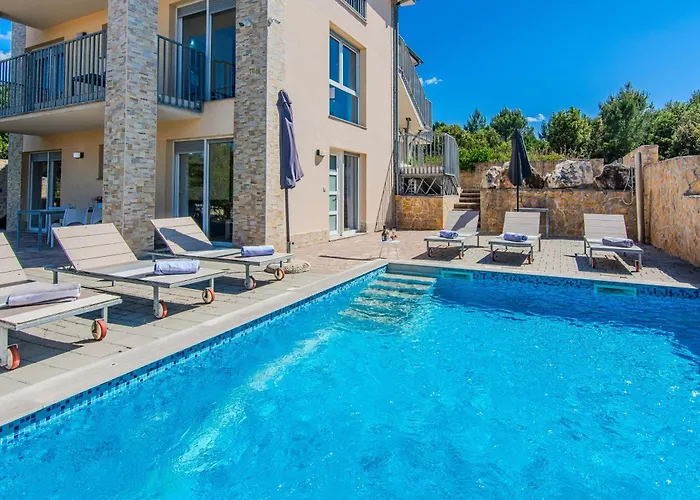 Sandy With Outdoor Pool, Few Seconds From The 4* Zaton