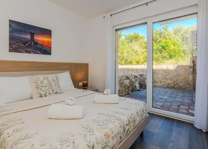 Apartmanhotel Sandy With Outdoor Pool, Few Seconds From The Zaton