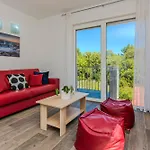 Aparthotel Sandy With Outdoor Pool, Few Seconds From The 4*