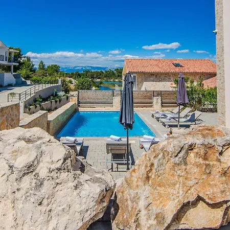 Aparthotel Sandy With Outdoor Pool, Few Seconds From The 4*