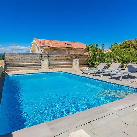 Sandy With Outdoor Pool, Few Seconds From The 4* Zaton (Zadar)