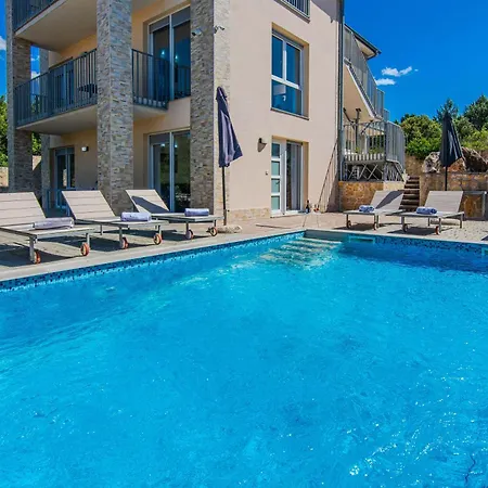 Hotel apartamentowy Sandy With Outdoor Pool, Few Seconds From The Zaton (Zadar)