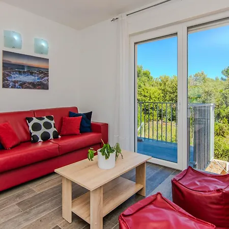 Sandy With Outdoor Pool, Few Seconds From The Zaton (Zadar)