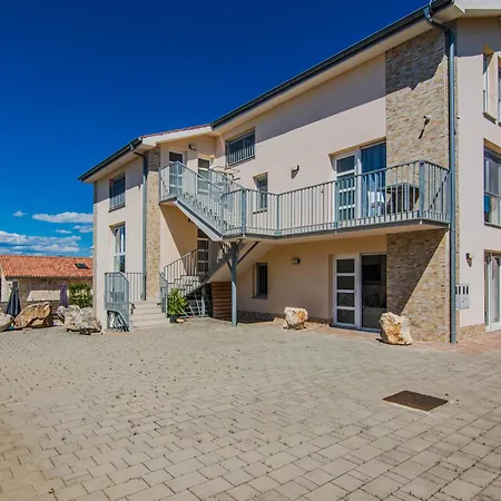 Sandy With Outdoor Pool, Few Seconds From The Hotel apartamentowy