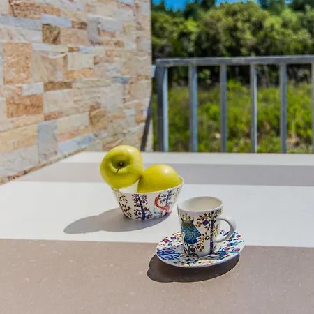 Hotel apartamentowy Sandy With Outdoor Pool, Few Seconds From The 4*