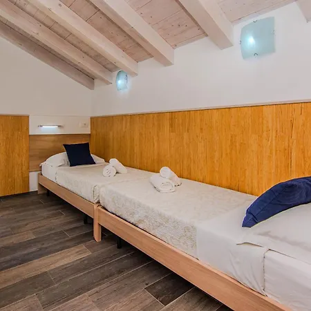 Sandy With Outdoor Pool, Few Seconds From The Zaton (Zadar)