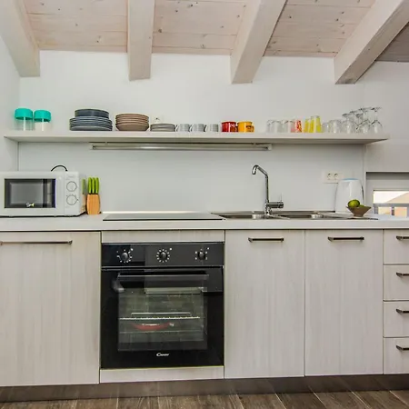 Sandy With Outdoor Pool, Few Seconds From The 4* Zaton (Zadar)