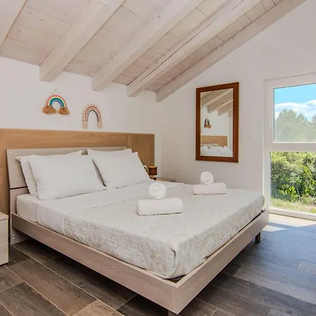 Sandy With Outdoor Pool, Few Seconds From The Hotel apartamentowy