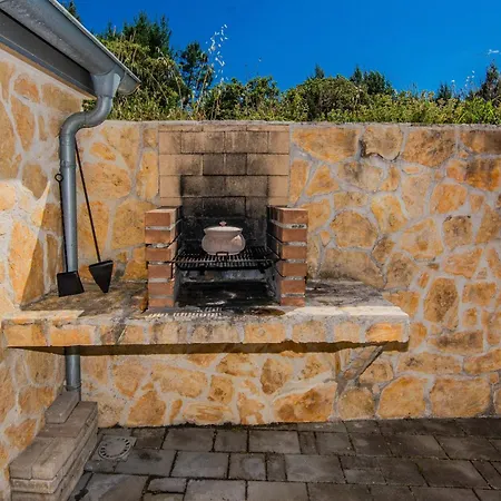 Sandy With Outdoor Pool, Few Seconds From The Zaton (Zadar)