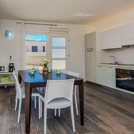 Sandy With Outdoor Pool, Few Seconds From The