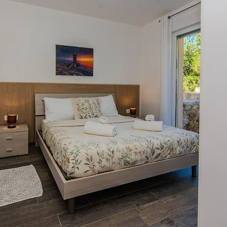 Sandy With Outdoor Pool, Few Seconds From The Zaton (Zadar)