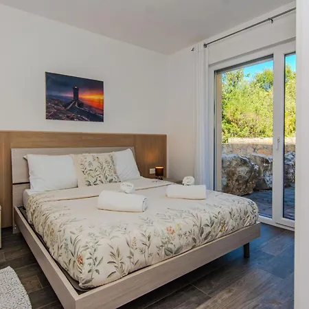 Sandy With Outdoor Pool, Few Seconds From The 4* Zaton (Zadar)