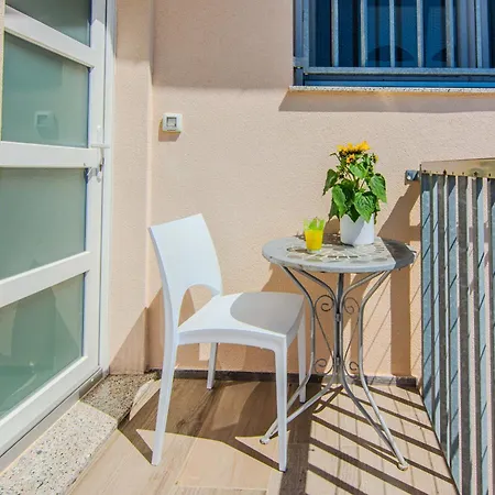 Sandy With Outdoor Pool, Few Seconds From The Aparthotel 4*